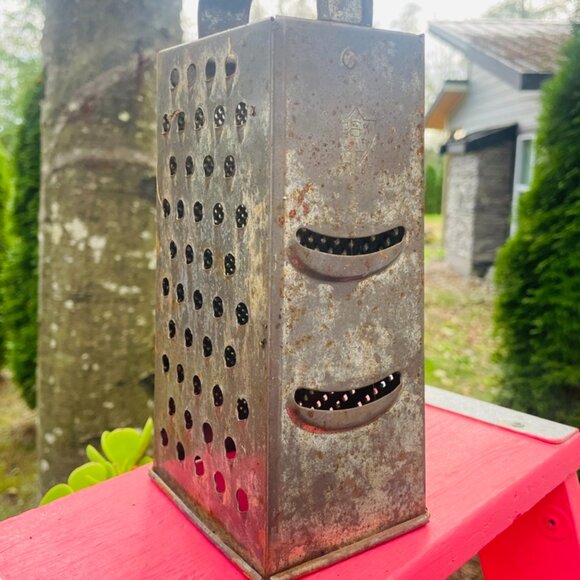 Vintage, Rustic, Farmhouse, Shabby Chic Box Graters- Large - Picture 2 of 6